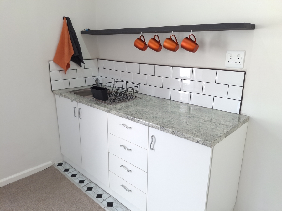To Let 1 Bedroom Property for Rent in Sunnydale Western Cape